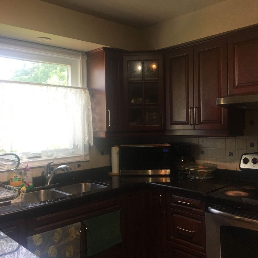 For Lease - 441 Rutherford Road Unit# Room, Brampton, Ontario - Photo 1