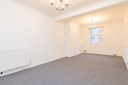 2 bed House - Mid Terrace To Let - Photo 2