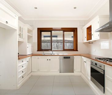 Lovely 3 Bedroom Home - Photo 4