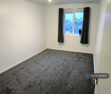 3 bedroom flat to rent - Photo 2