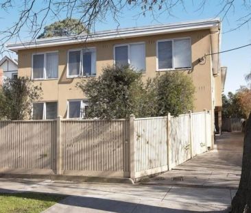 Convenient Ground Floor Two Bedroom Apartment - Photo 4