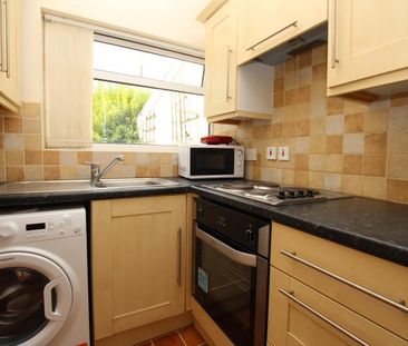 3 bedroom terraced house to rent - Photo 6