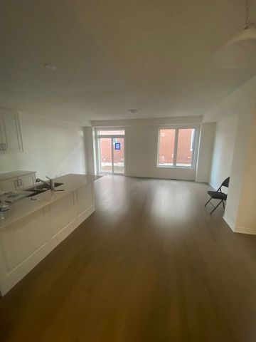 For Lease - 92 Phoenix Boulevard, Barrie, Ontario - Photo 2