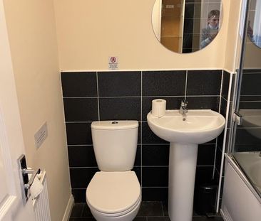 2 bedroom terraced house to rent - Photo 4