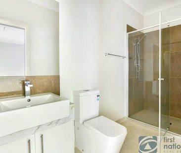 Modern Townhouse for Rent - Convenient Location! - Photo 4
