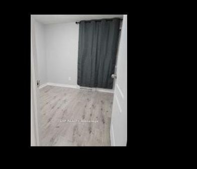 For Lease - 40 Gladstone Square, Brampton, Ontario - Photo 2