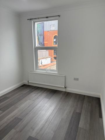 4 Bed Detached House, Valnay Street, SW17 - Photo 3