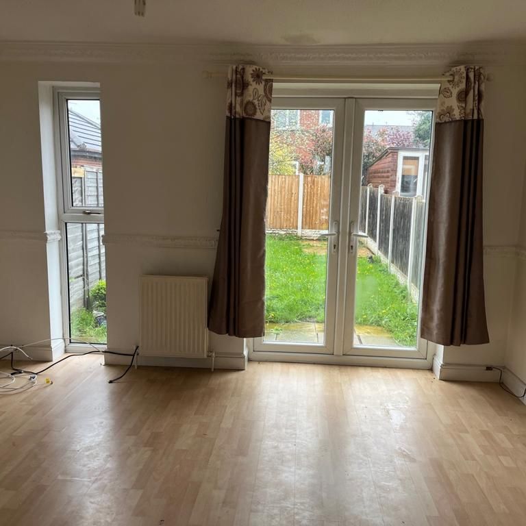 2 bedroom terraced house to rent - Photo 1