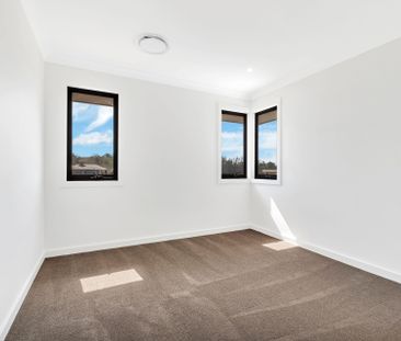 Large 4 Bedroom Home in Eden Estate - Photo 2