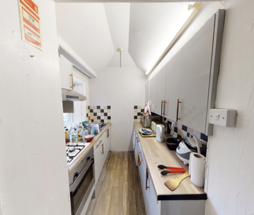 2 Flat 3 Ashwood Villas, Leeds, LS6 2EJ - Photo 2 | Rentumo