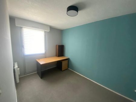 Location Appartement 5 pièces 95m² CLERMONT FERRAND 63000 - Photo 3