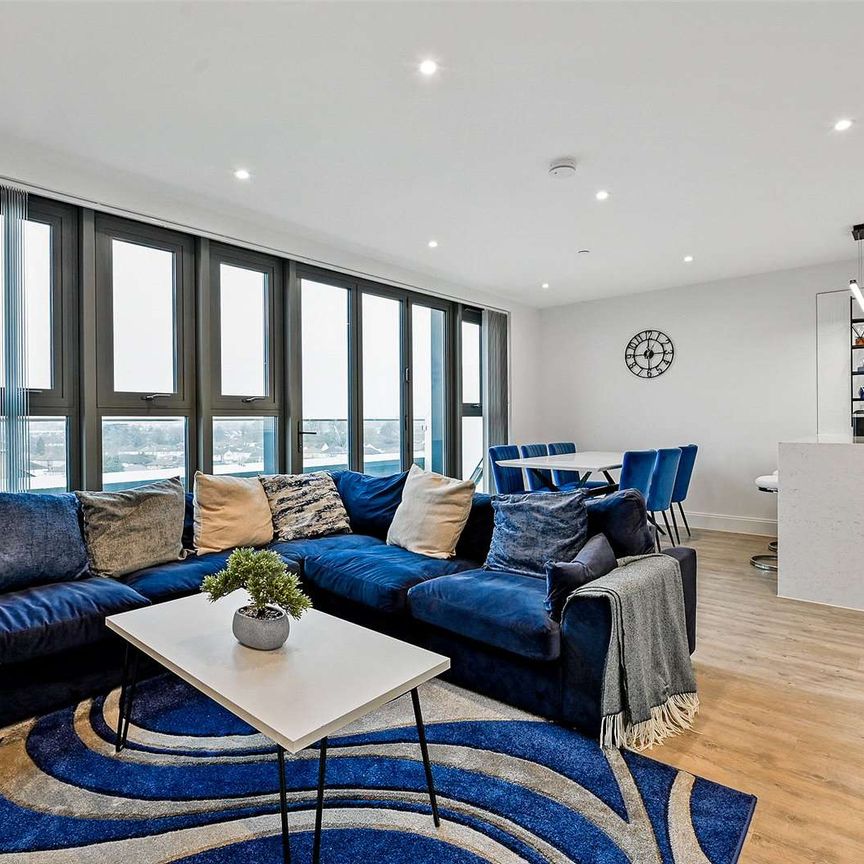 Sort let: Duplex two bedroom penthouse apartment with Far-Reaching westerly views. - Photo 1