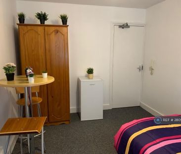 1 bedroom in a house share to rent - Photo 6