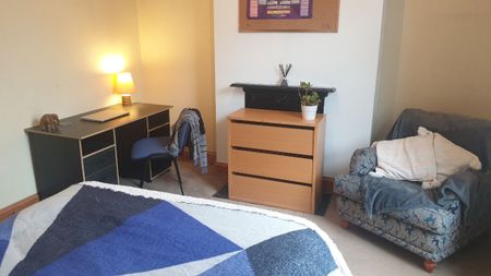 6 bedroom house - Photo 3