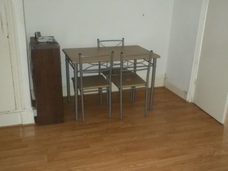 3 Bed - Gt Russell Street, University, Bd7 - Photo 3