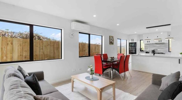 Magnificent in Manurewa - Photo 1