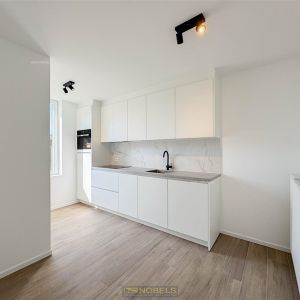 Te huur, instapklare gesloten woning met gezellige voortuin in Ronse - Photo 2