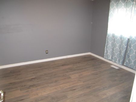 For Lease - 1331 Limberlost Road, London North, Ontario - Photo 4