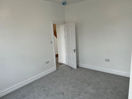 3 Bed Flat, London Road, HA9 - Photo 2