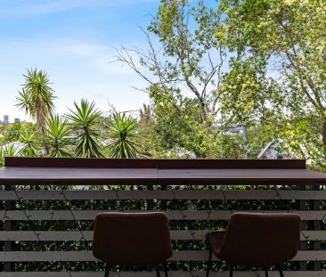 3 level townhouse with city views - Photo 4