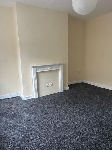 2 bedroom end of terrace house to rent - Photo 3