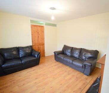 22 Lawnmount Street, BT68BS, Belfast - Photo 1