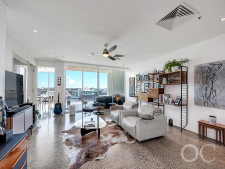 Open the Door to City-Fringe Sophistication - Photo 2