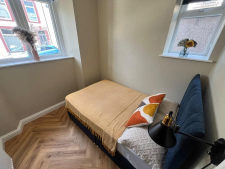 2 bedroom ground floor flat to rent - Photo 2