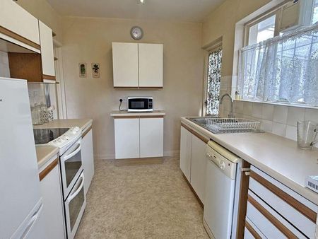 2 bedroom detached bungalow to rent - Photo 4