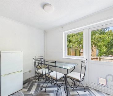3 bedroom end of terrace house to rent - Photo 2