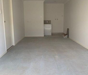 3 bedroom townhouse $600 in Richlands available after 19/11/2025 - Photo 2