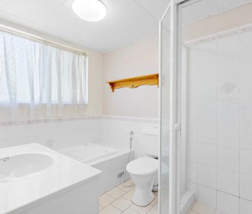 SPACIOUS TWO BEDROOM APARTMENT WITH NEAR NEW FLOORING THROUGH-OUT - Photo 2