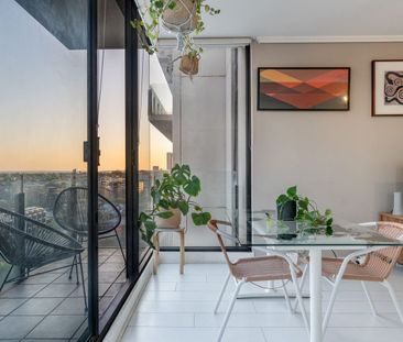 Spacious light filled apartment with bay view/short term available/... - Photo 6