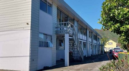 Tidy One-Bedroom Apartment – Available Now - Photo 3