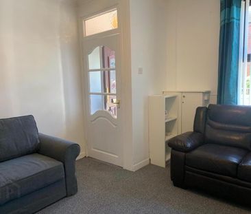 11 Institution Place, Belfast, BT12 4AE - Photo 3