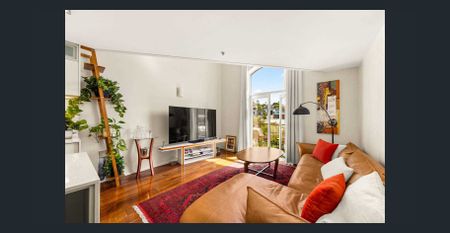 Stylish, Light-Filled Apartment with High Ceilings & Flexible Living - Photo 4