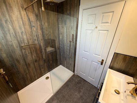 5 bedroom detached house to rent - Photo 4