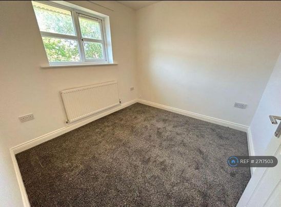 3 bedroom flat to rent - Photo 1