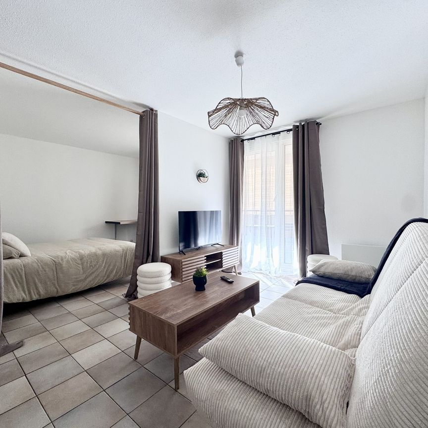 NIMES / FEUCHERE - T1 BIS MEUBLÉ RENEOVÉ AVEC BALCON ET PARKING - Photo 1