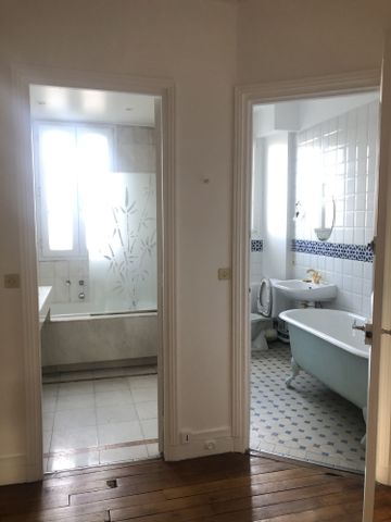 Location Appartement 4 pièces 89m² PARIS 18ème - Photo 4