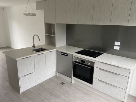 Discover comfort and style at 2/20 Metcalfe Rd, Ranui. - Photo 3