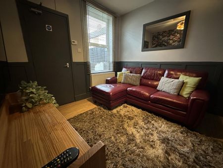 4 bedroom terraced house to rent - Photo 2