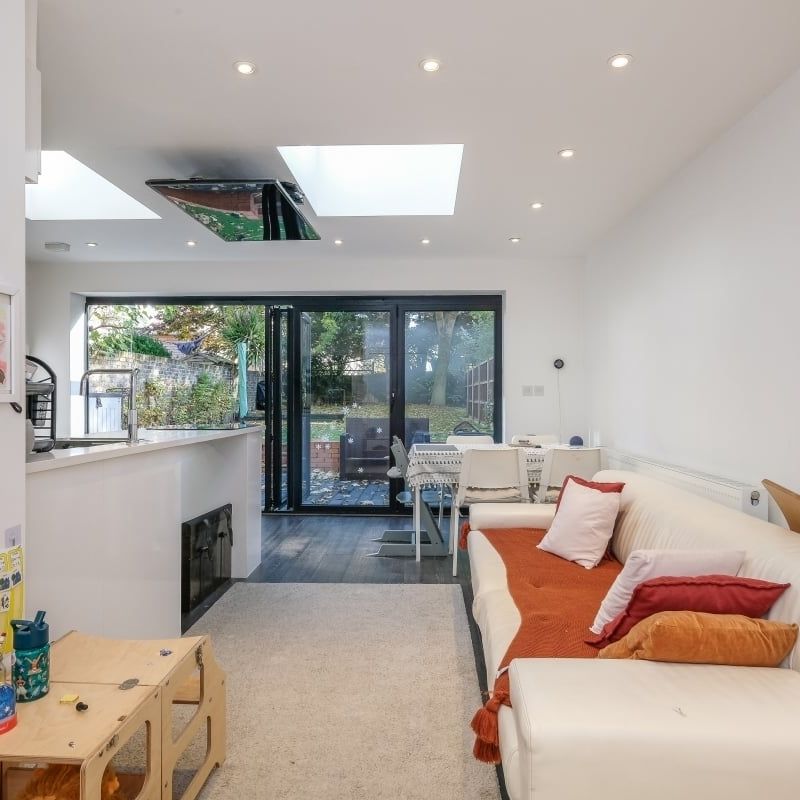 3 bedroom flat to rent - Photo 1