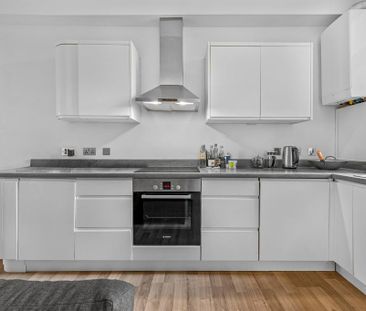 3 bedroom flat to rent - Photo 6