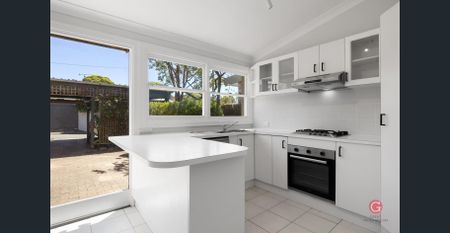 Charming 3 bed Freestanding Federation house with Double Parking - Photo 4