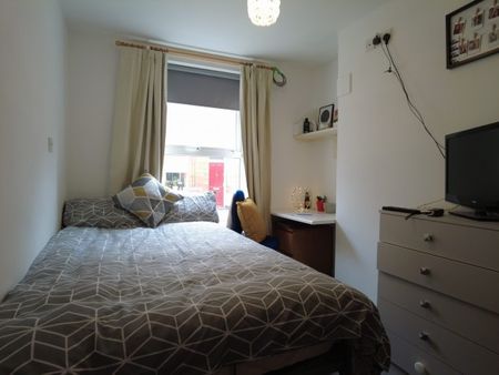 6 Bed - Hereward Street â€“ 6 Bed - Photo 4