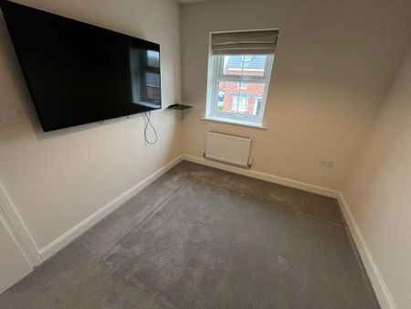 3 bedroom semi-detached house to rent - Photo 2