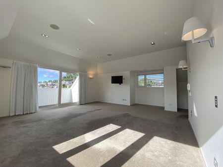 Modern residential house design retains traditional Remuera character - Photo 2