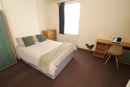 3 bedroom detached house to rent - Photo 5