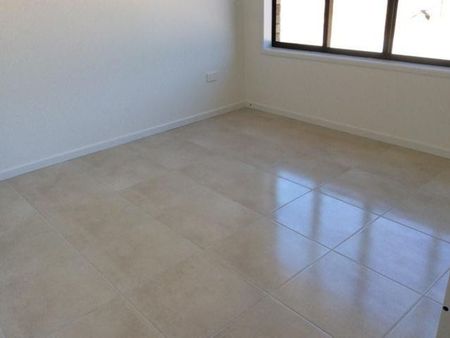 80 Colonial Drive, Clairview - Photo 3